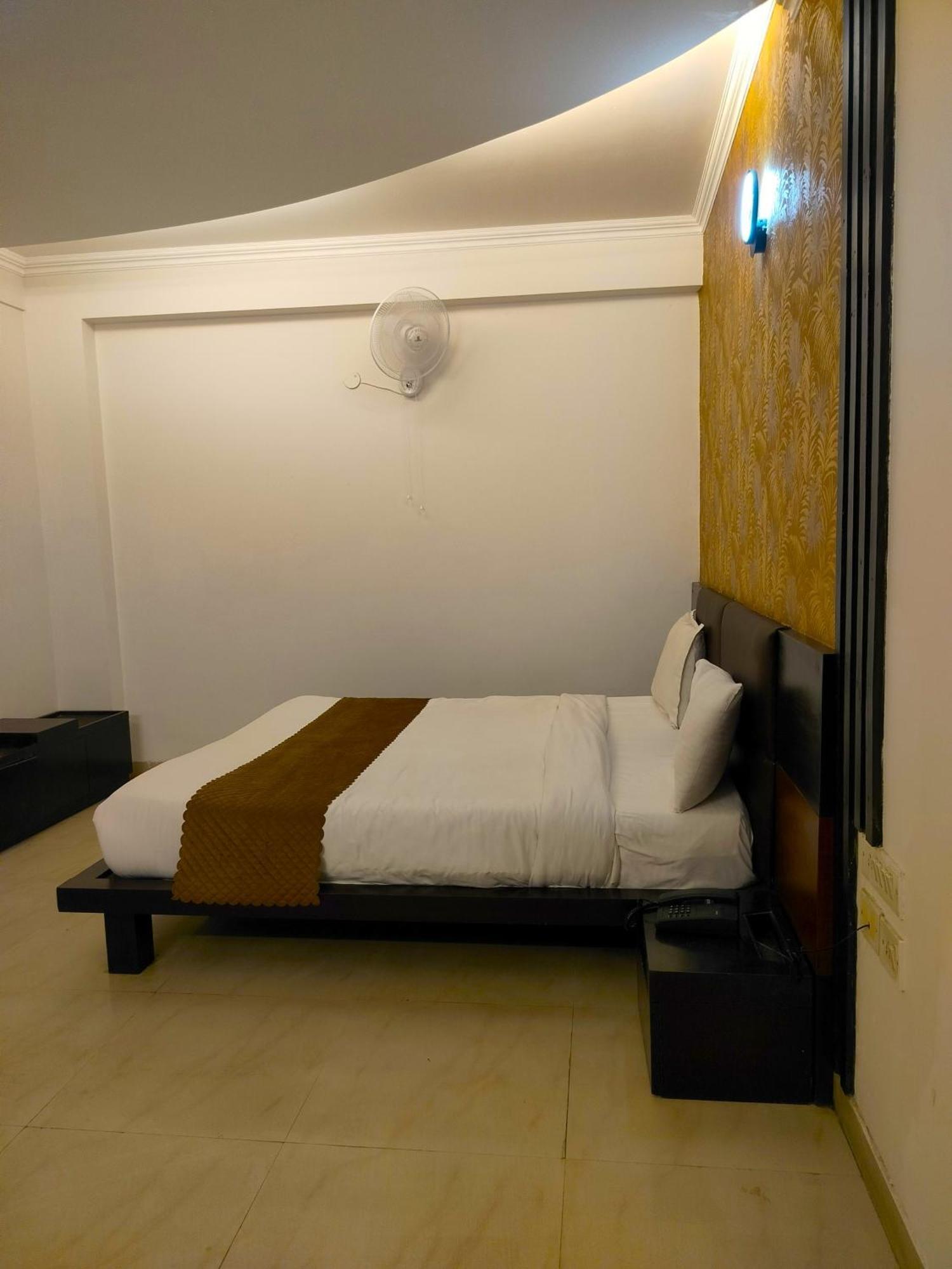 Jad Residency Airport * New Delhi